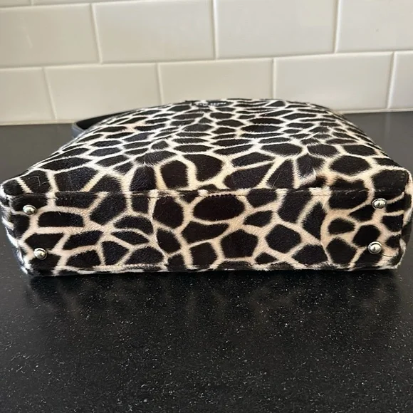 Kate Spade, Giraffe Faux Fur Animal Print Leather Handbag. Stain inside purse. - Picture 3 of 7